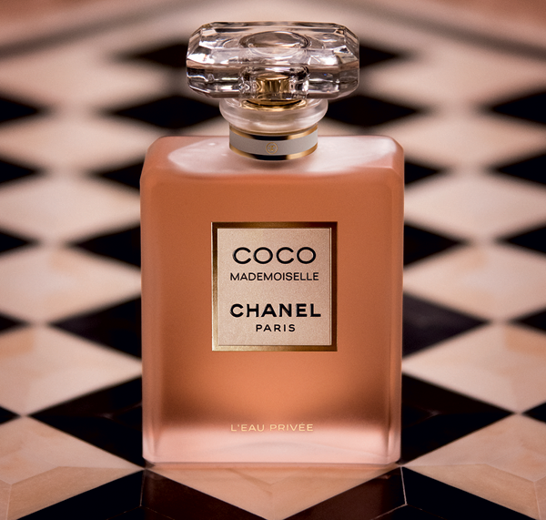 Снять табу: о «возрастных» парфюмах, которые можно носить всем - «Секреты красоты»