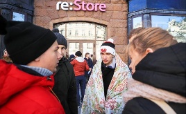 Главный психиатр Москвы поставил диагноз стоящим в очереди за iPhone - «Шопинг»